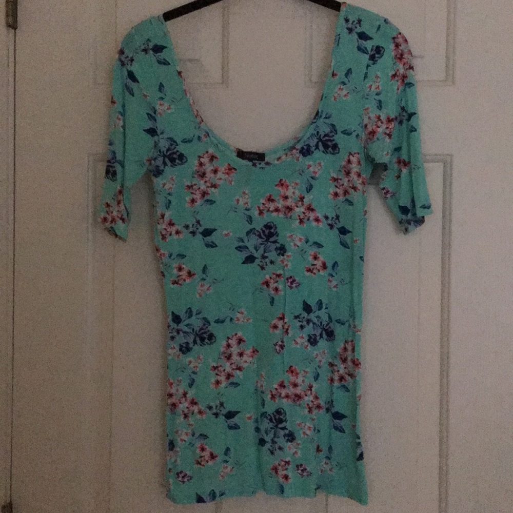 Scoop neck floral top